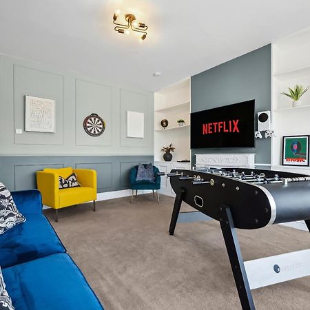 Long Term And Summer Special Offer! 5-Bedroom Spacious, Stunning Design, Sociable Areas & Cosy House Near South Downs Park, Sleeps 11 With Games Room, Private Parking And Garden- By Blue Puffin Stays Уотърлувил Екстериор снимка
