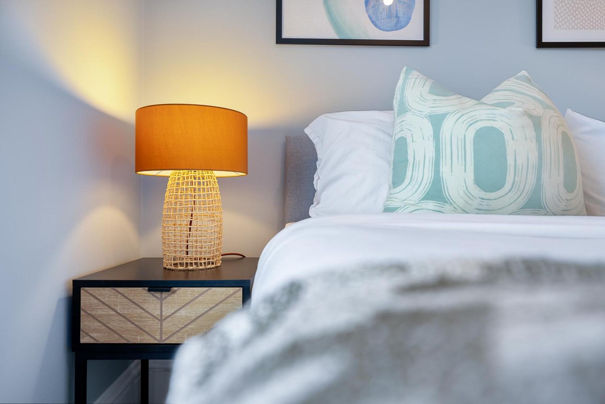 Long Term And Summer Special Offer! 5-Bedroom Spacious, Stunning Design, Sociable Areas & Cosy House Near South Downs Park, Sleeps 11 With Games Room, Private Parking And Garden- By Blue Puffin Stays Уотърлувил Екстериор снимка