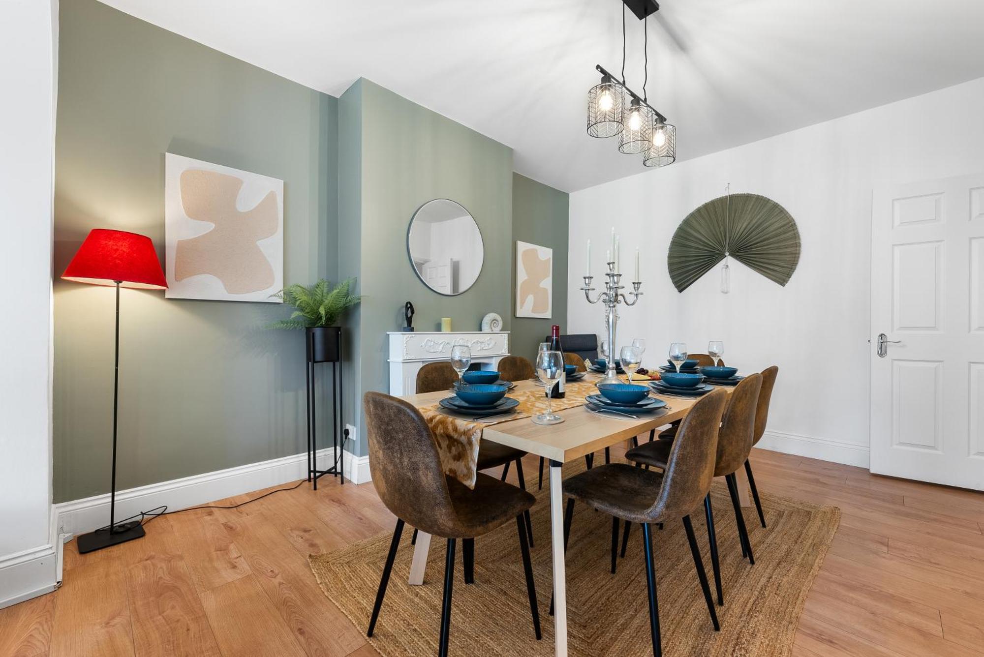 Long Term And Summer Special Offer! 5-Bedroom Spacious, Stunning Design, Sociable Areas & Cosy House Near South Downs Park, Sleeps 11 With Games Room, Private Parking And Garden- By Blue Puffin Stays Уотърлувил Екстериор снимка