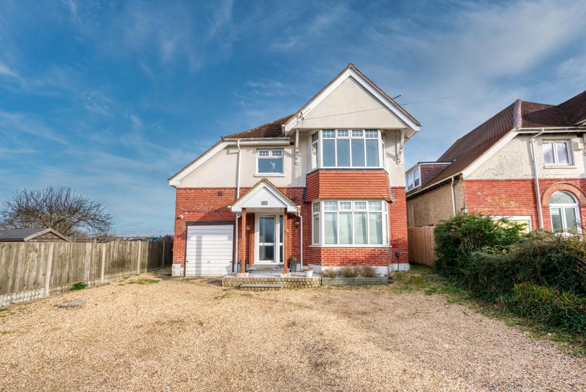 Long Term And Summer Special Offer! 5-Bedroom Spacious, Stunning Design, Sociable Areas & Cosy House Near South Downs Park, Sleeps 11 With Games Room, Private Parking And Garden- By Blue Puffin Stays Уотърлувил Екстериор снимка