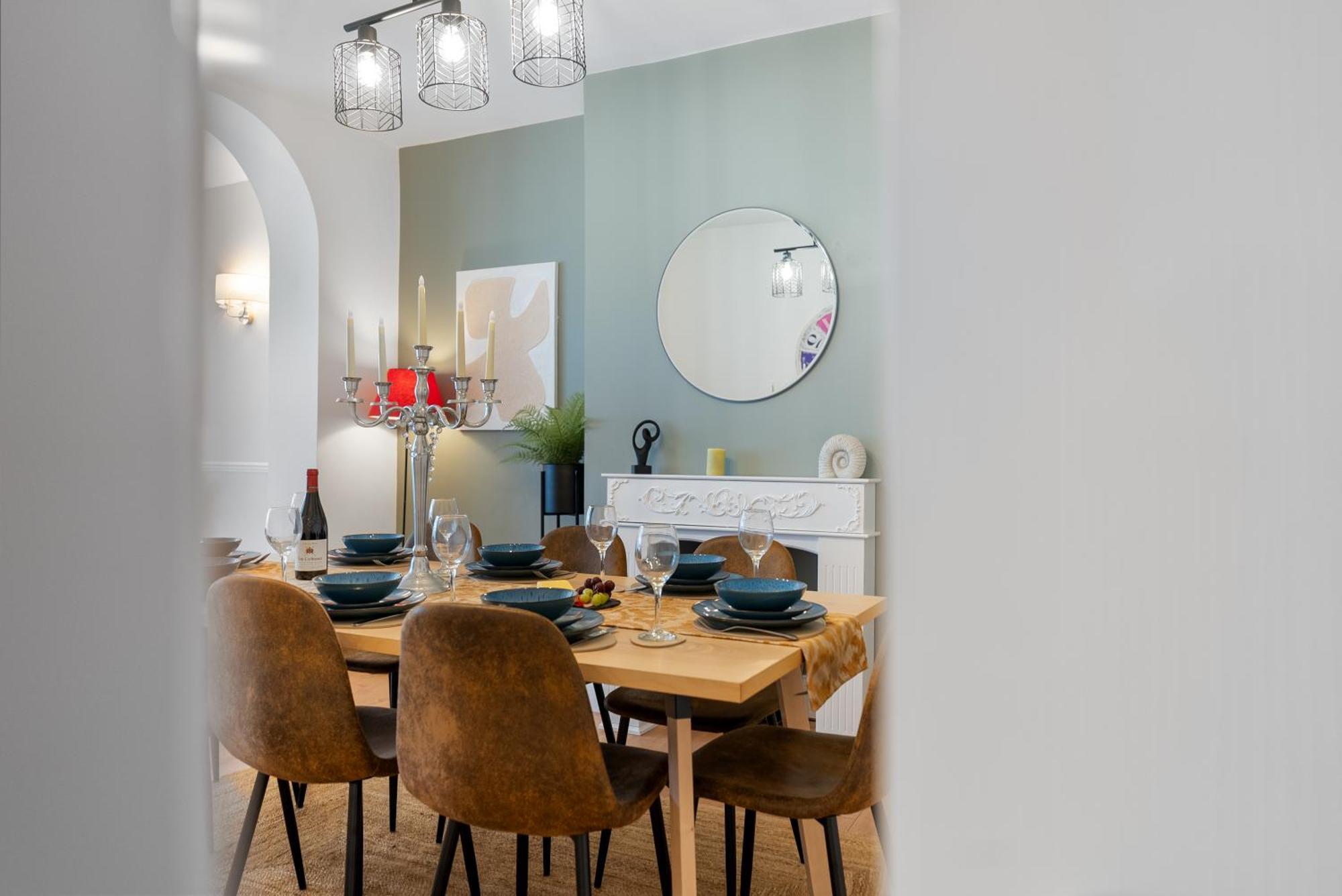 Long Term And Summer Special Offer! 5-Bedroom Spacious, Stunning Design, Sociable Areas & Cosy House Near South Downs Park, Sleeps 11 With Games Room, Private Parking And Garden- By Blue Puffin Stays Уотърлувил Екстериор снимка