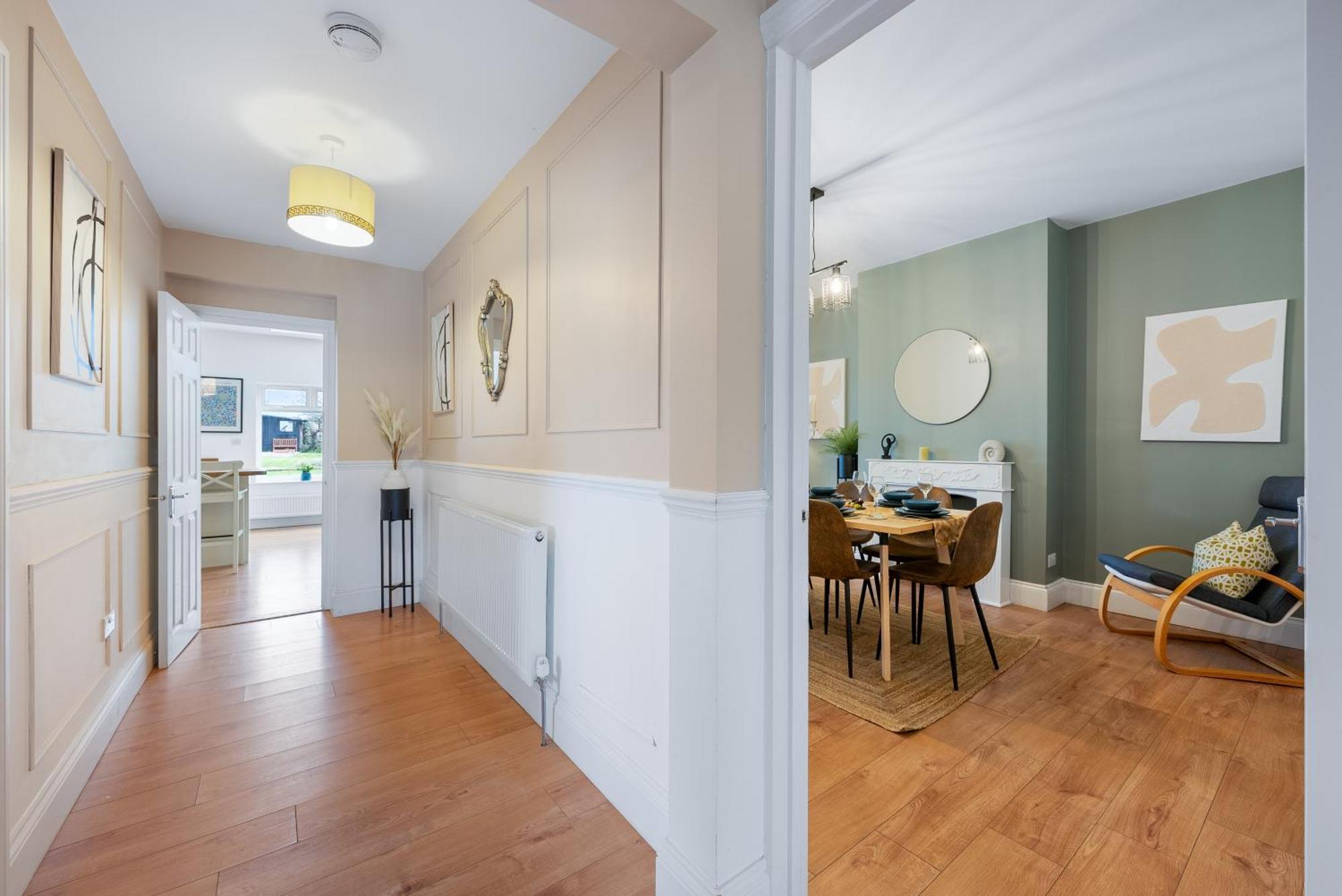 Long Term And Summer Special Offer! 5-Bedroom Spacious, Stunning Design, Sociable Areas & Cosy House Near South Downs Park, Sleeps 11 With Games Room, Private Parking And Garden- By Blue Puffin Stays Уотърлувил Екстериор снимка