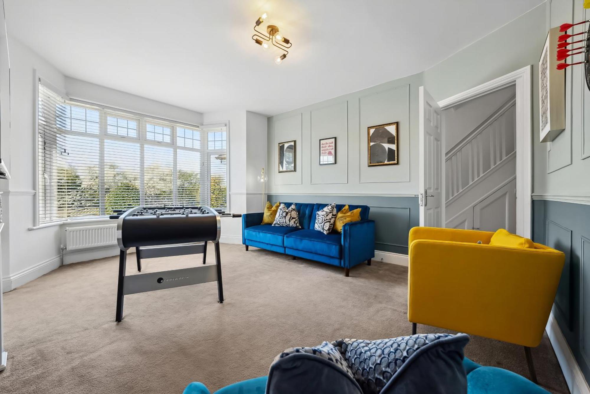 Long Term And Summer Special Offer! 5-Bedroom Spacious, Stunning Design, Sociable Areas & Cosy House Near South Downs Park, Sleeps 11 With Games Room, Private Parking And Garden- By Blue Puffin Stays Уотърлувил Екстериор снимка